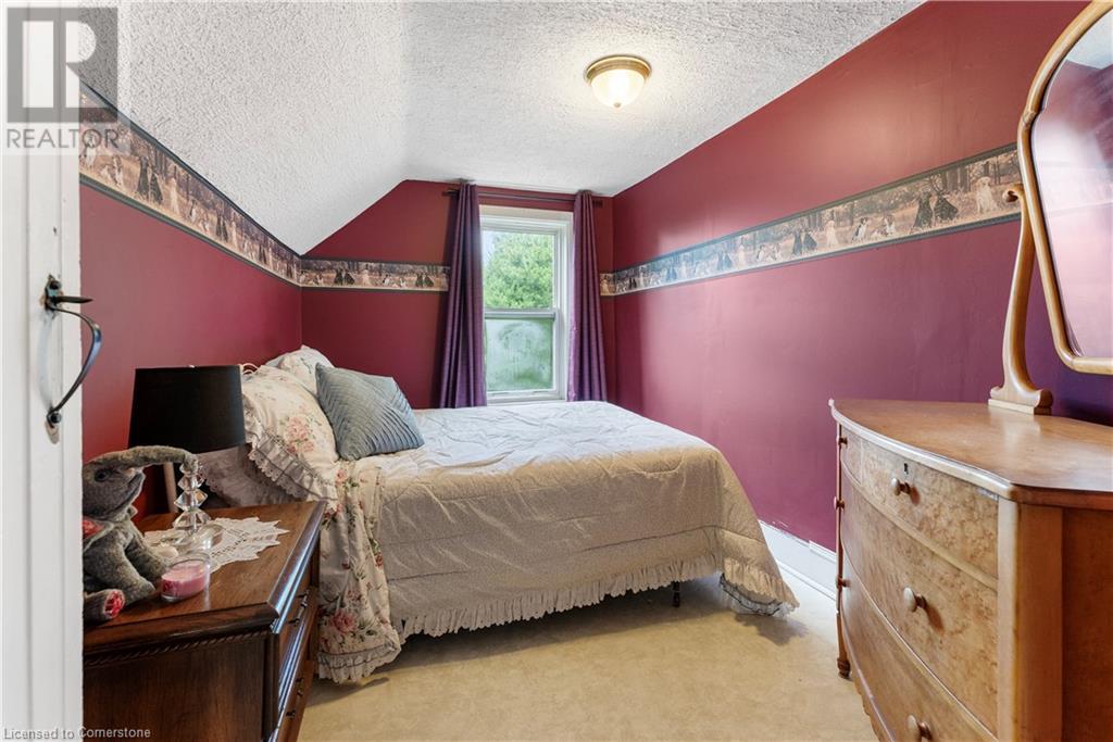 Photo 35 of 5400 North Service Road, Beamsville ON