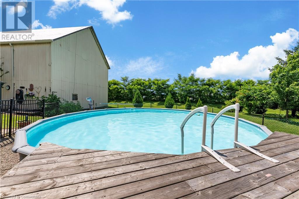 Photo 9 of 5400 North Service Road, Beamsville ON