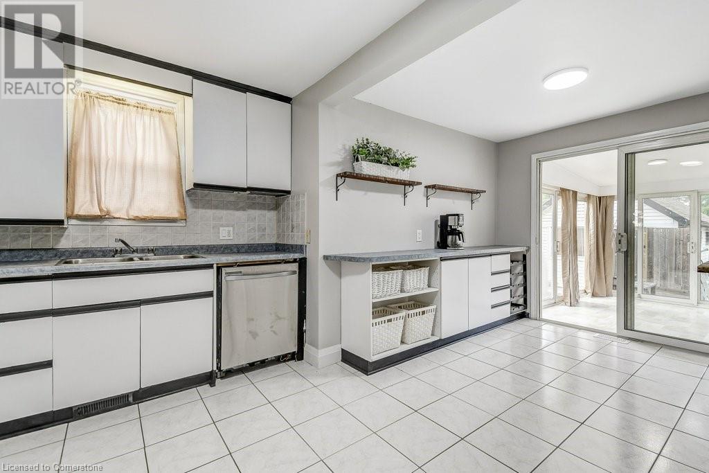 Photo 11 of 4 Hilda Street, St Catharines ON