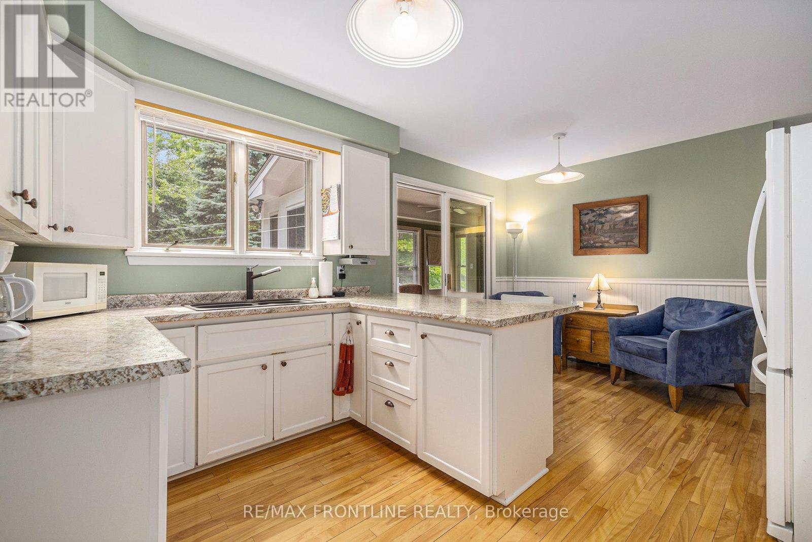 Photo 9 of 12 Glenview Crescent, Perth ON