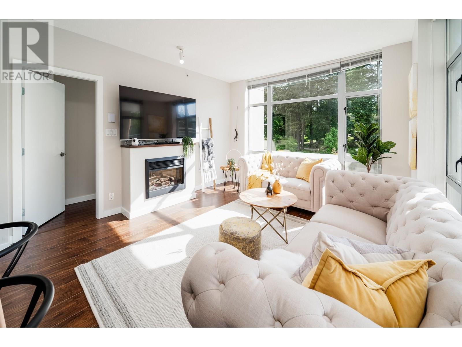 Photo 4 of 608 280 Ross Drive, New Westminster BC