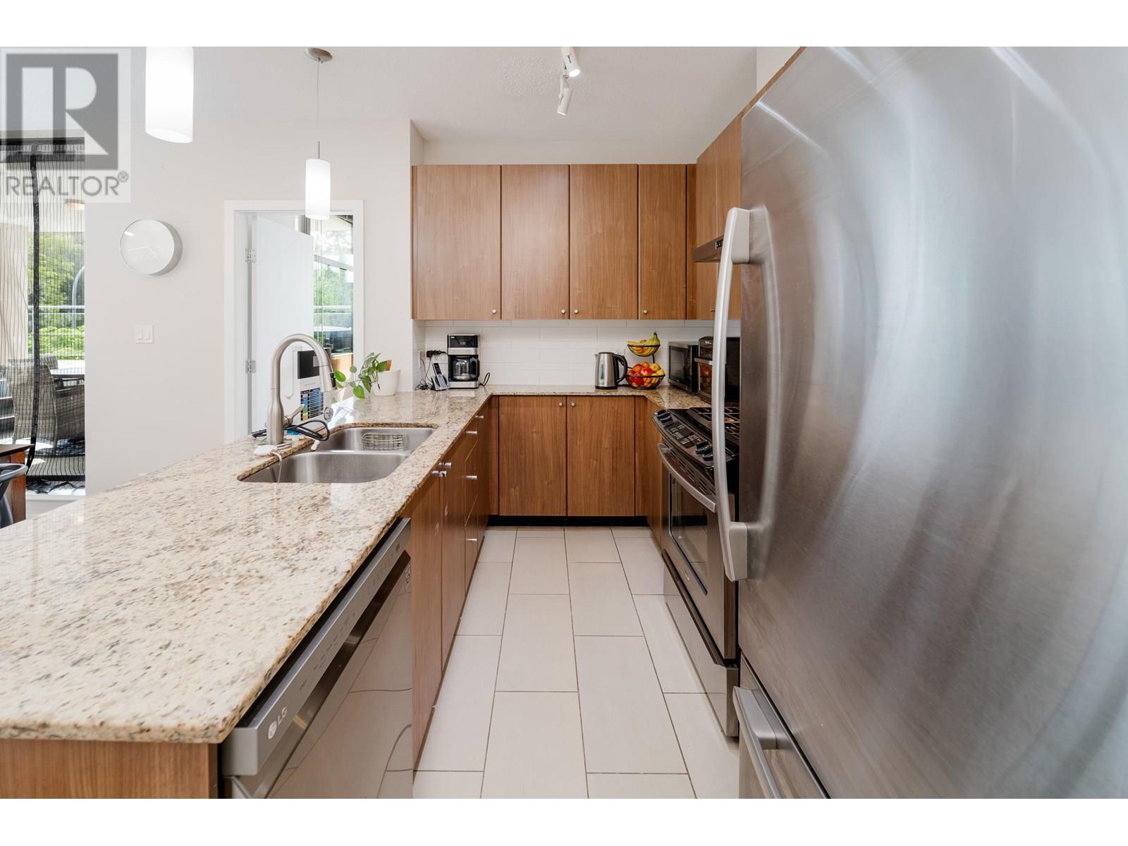 Photo 9 of 608 280 Ross Drive, New Westminster BC