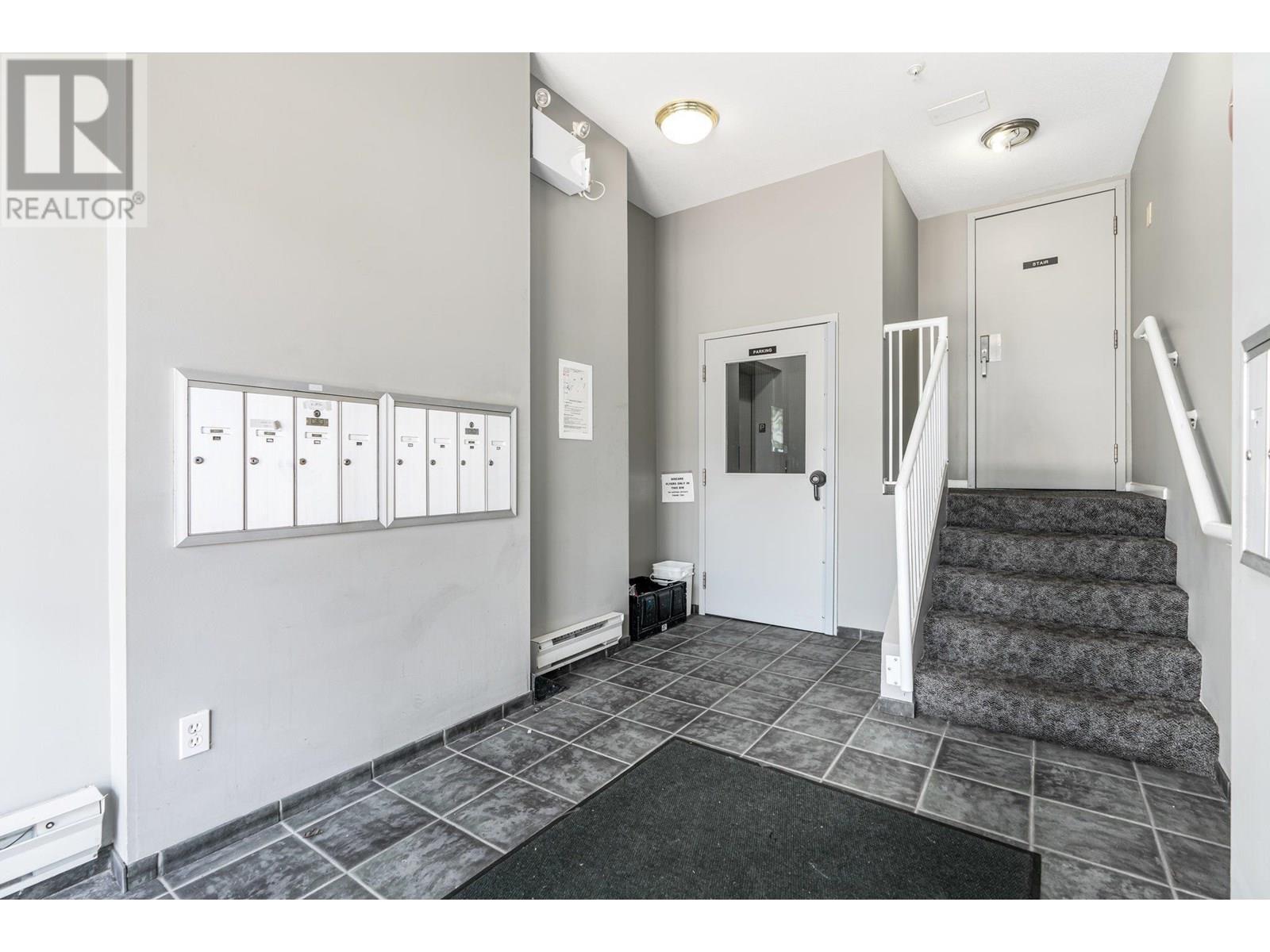 Photo 5 of 104 723 Twelfth Street, New Westminster BC