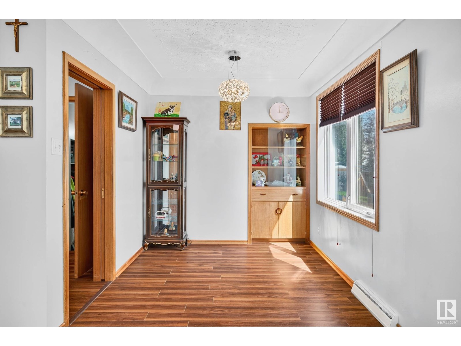Photo 10 of 4816 117 Av Nw, Edmonton AB