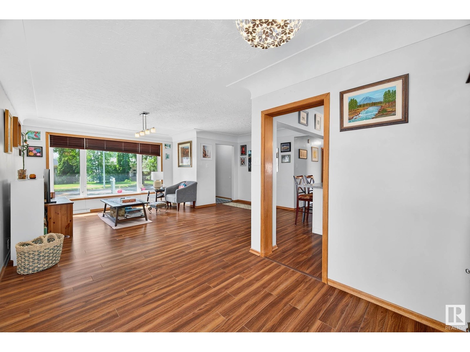 Photo 11 of 4816 117 Av Nw, Edmonton AB