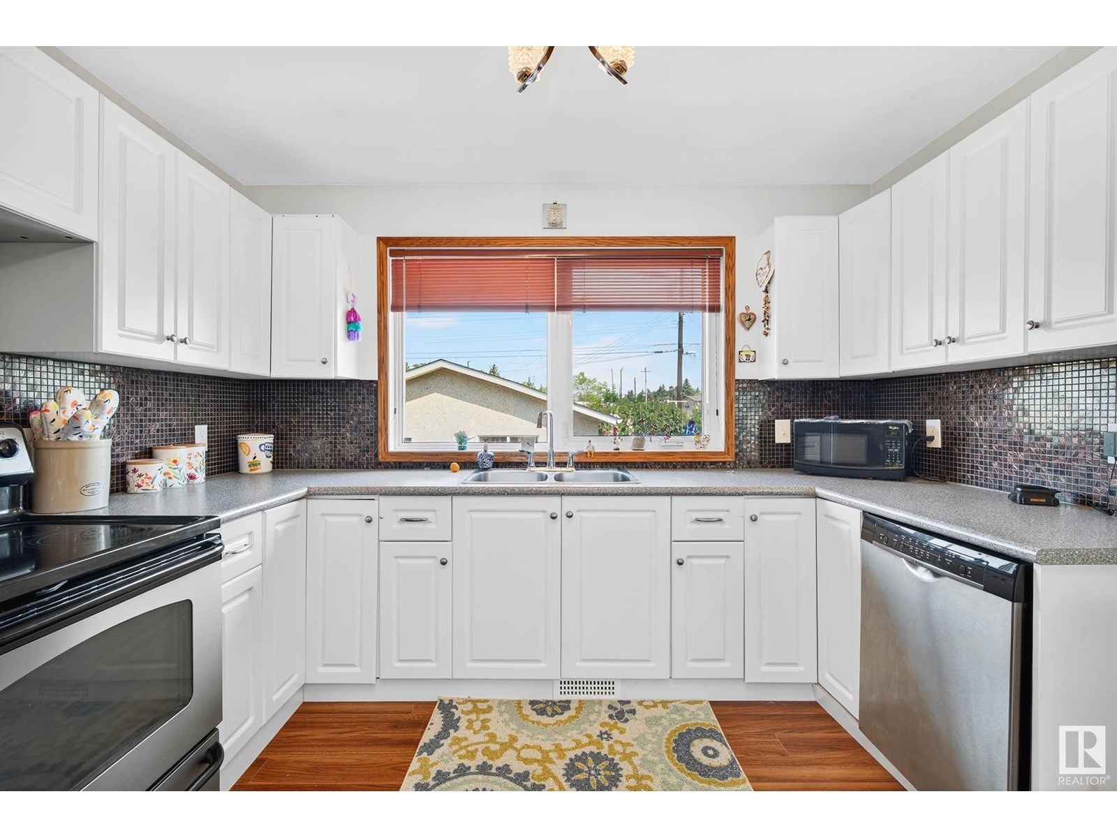 Photo 17 of 4816 117 Av Nw, Edmonton AB