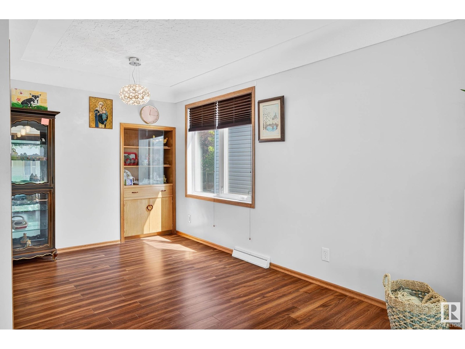 Photo 9 of 4816 117 Av Nw, Edmonton AB