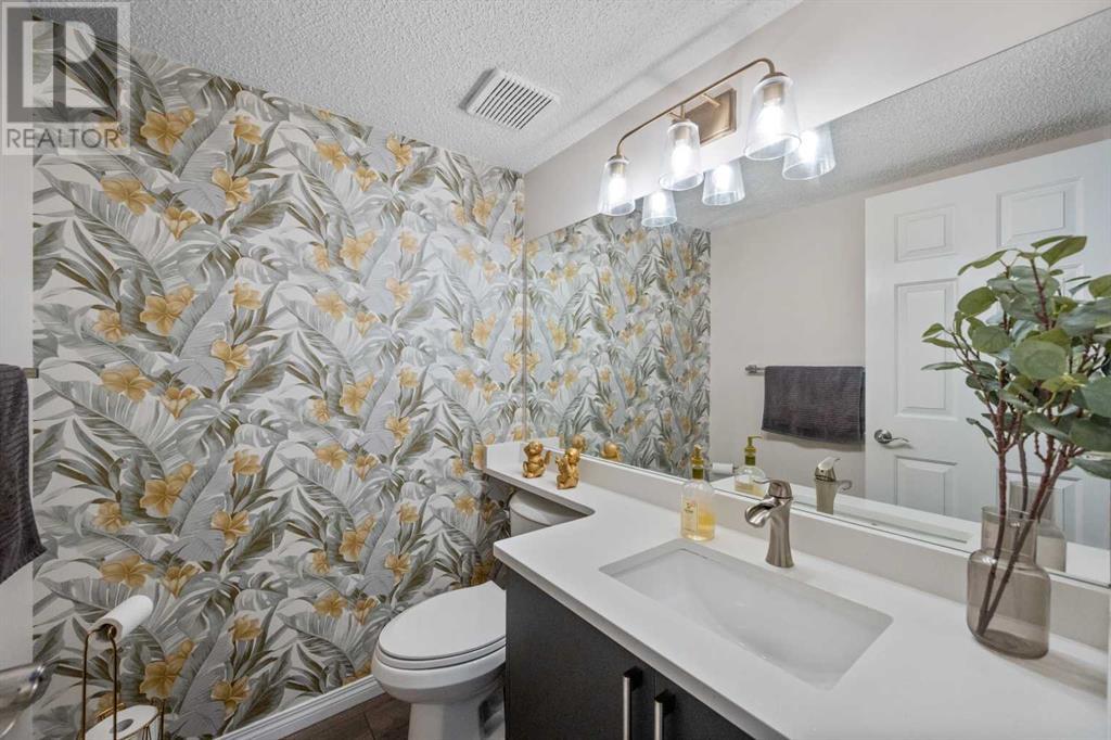 Single Family House for Sale in  Coral Springs Close NE Coral Springs Calgary 