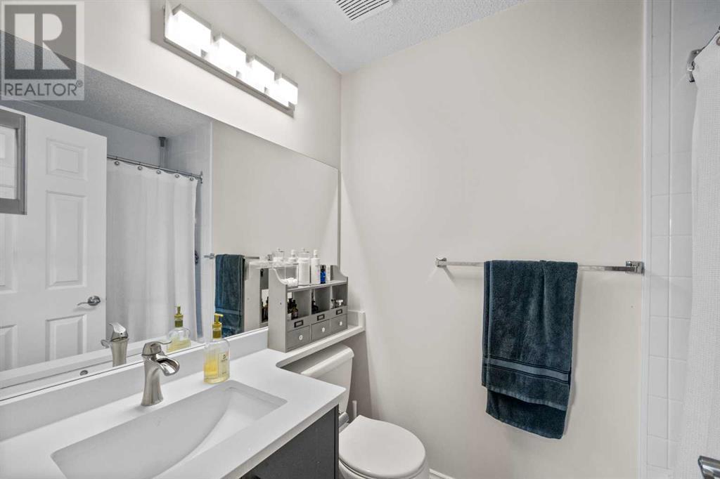 Single Family House for Sale in  Coral Springs Close NE Coral Springs Calgary 