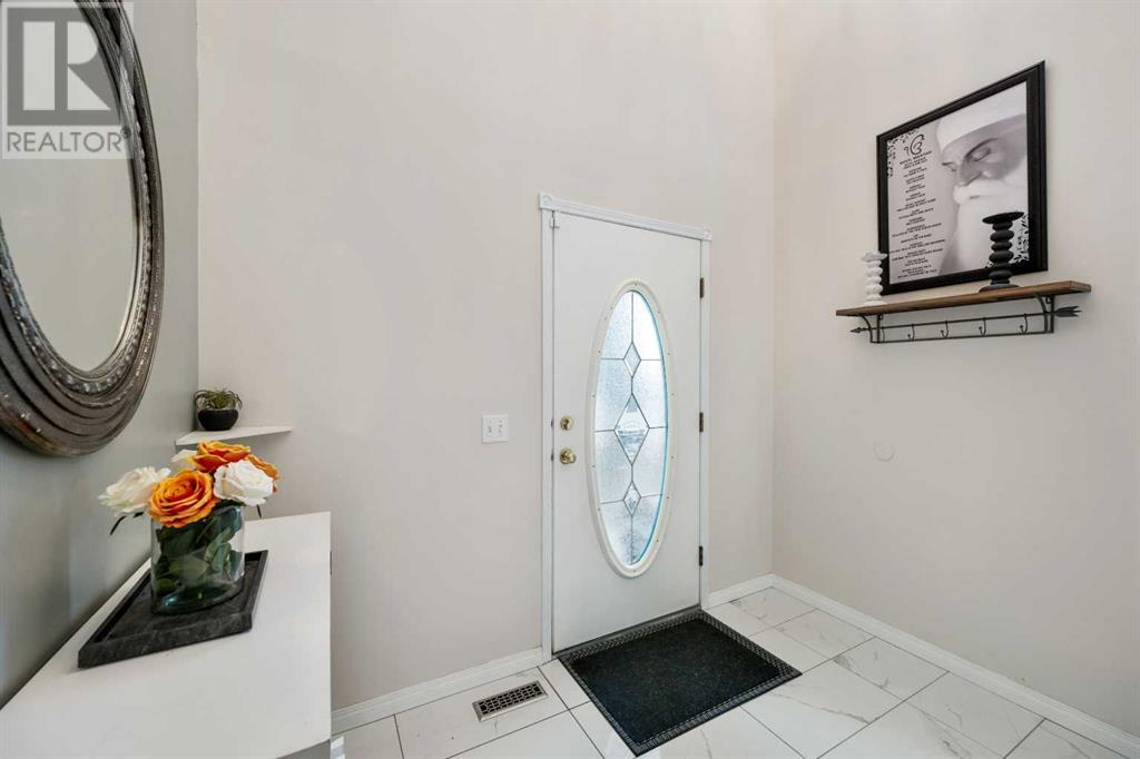 Single Family House for Sale in  Coral Springs Close NE Coral Springs Calgary 
