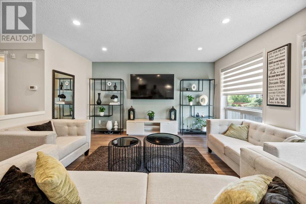 Single Family House for Sale in  Coral Springs Close NE Coral Springs Calgary 