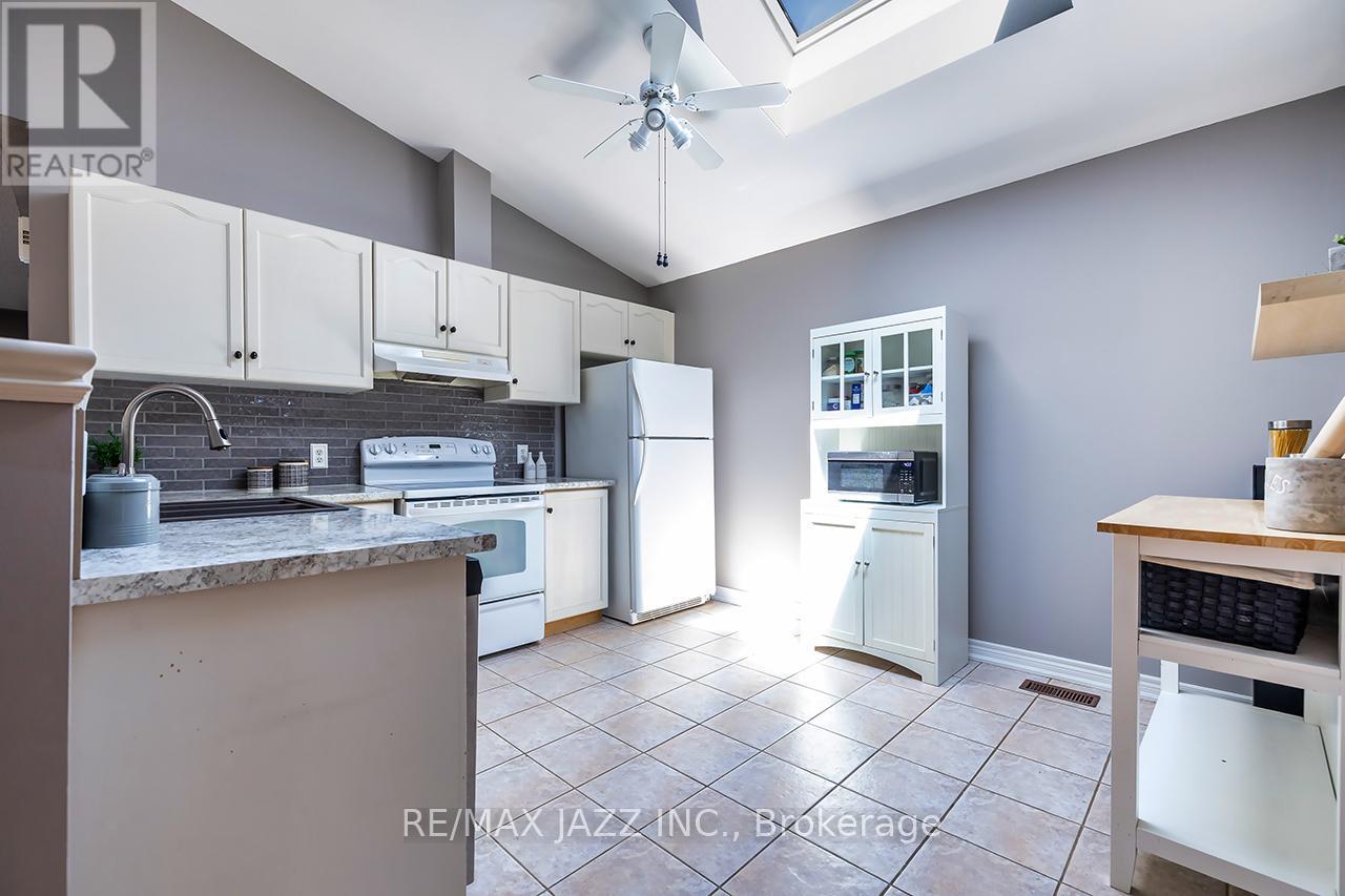 Photo 26 of 15 Daiseyfield Avenue, Clarington ON