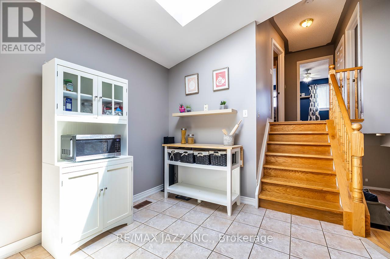 Photo 5 of 15 Daiseyfield Avenue, Clarington ON