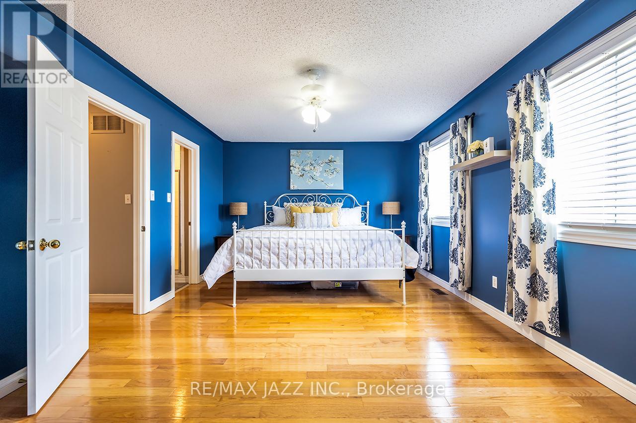 Photo 13 of 15 Daiseyfield Avenue, Clarington ON