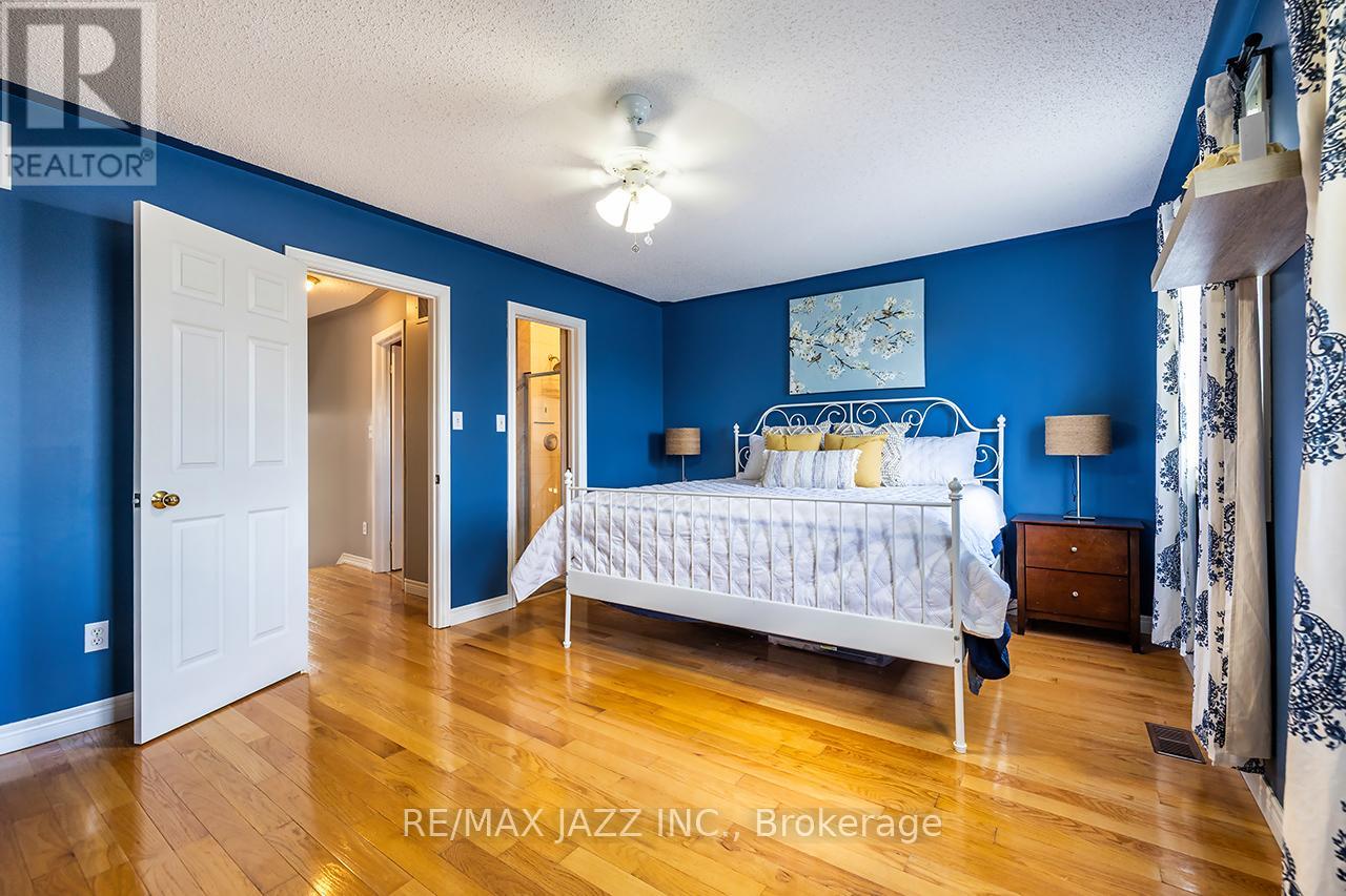 Photo 25 of 15 Daiseyfield Avenue, Clarington ON