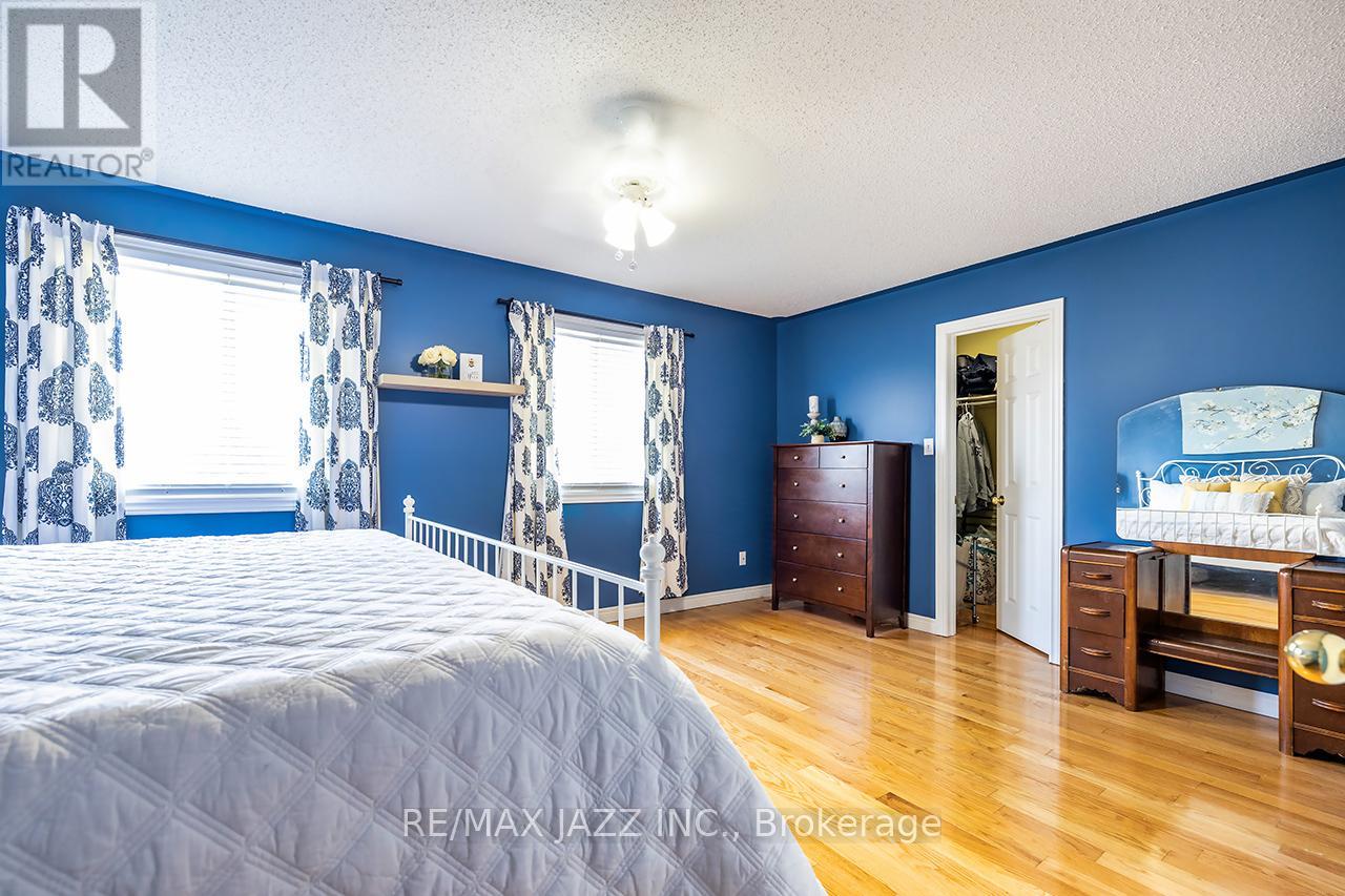 Photo 7 of 15 Daiseyfield Avenue, Clarington ON