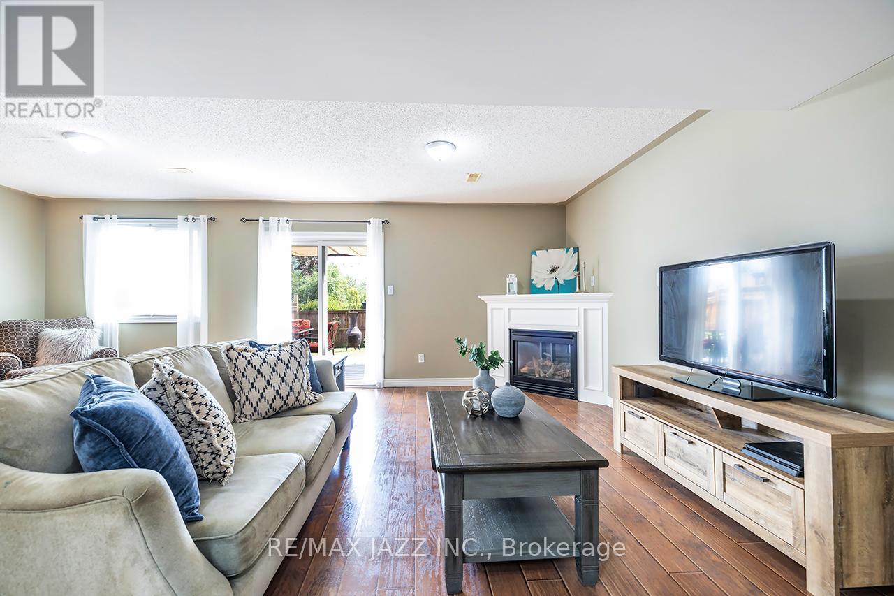 Photo 6 of 15 Daiseyfield Avenue, Clarington ON