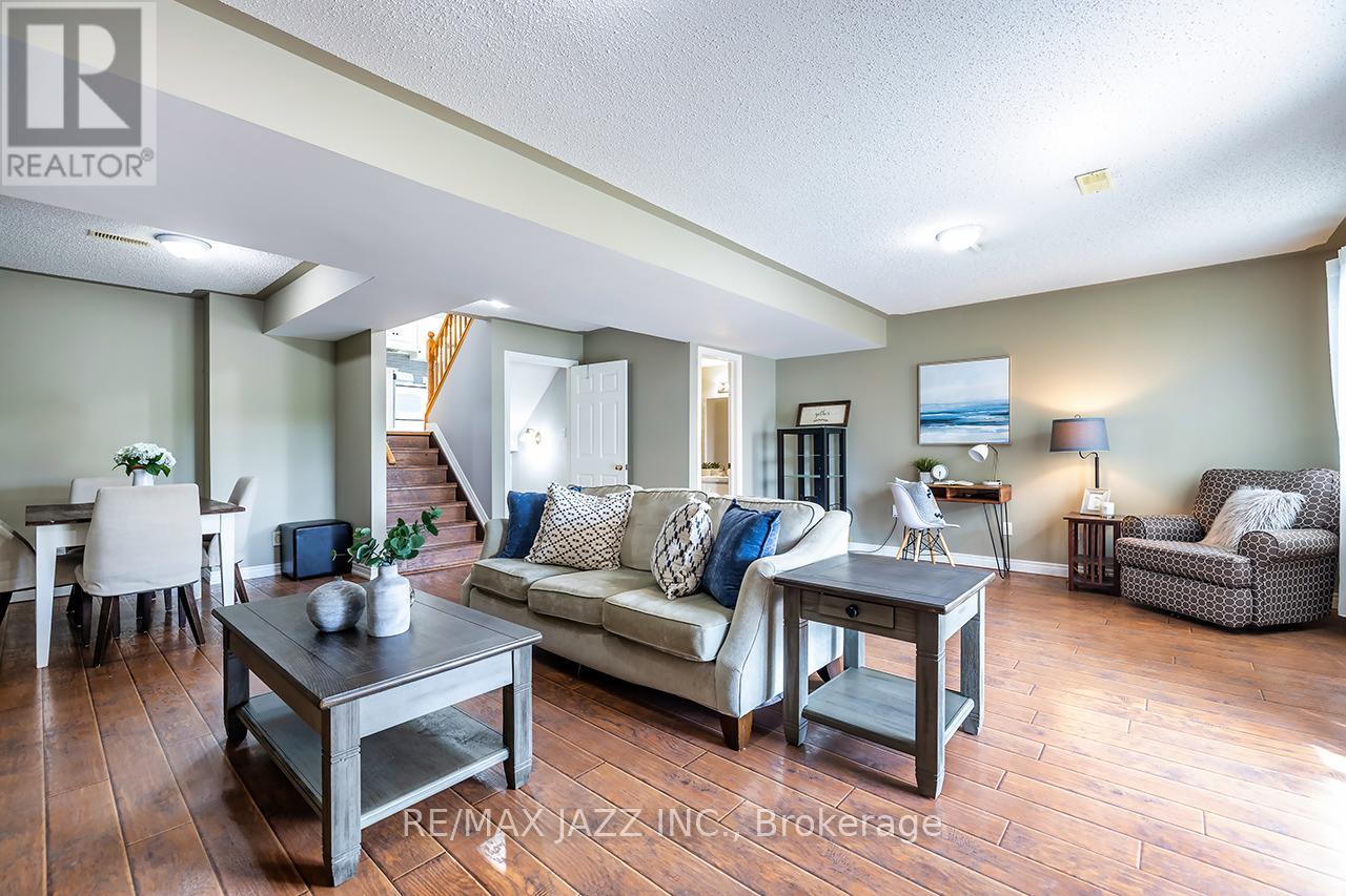 Photo 16 of 15 Daiseyfield Avenue, Clarington ON