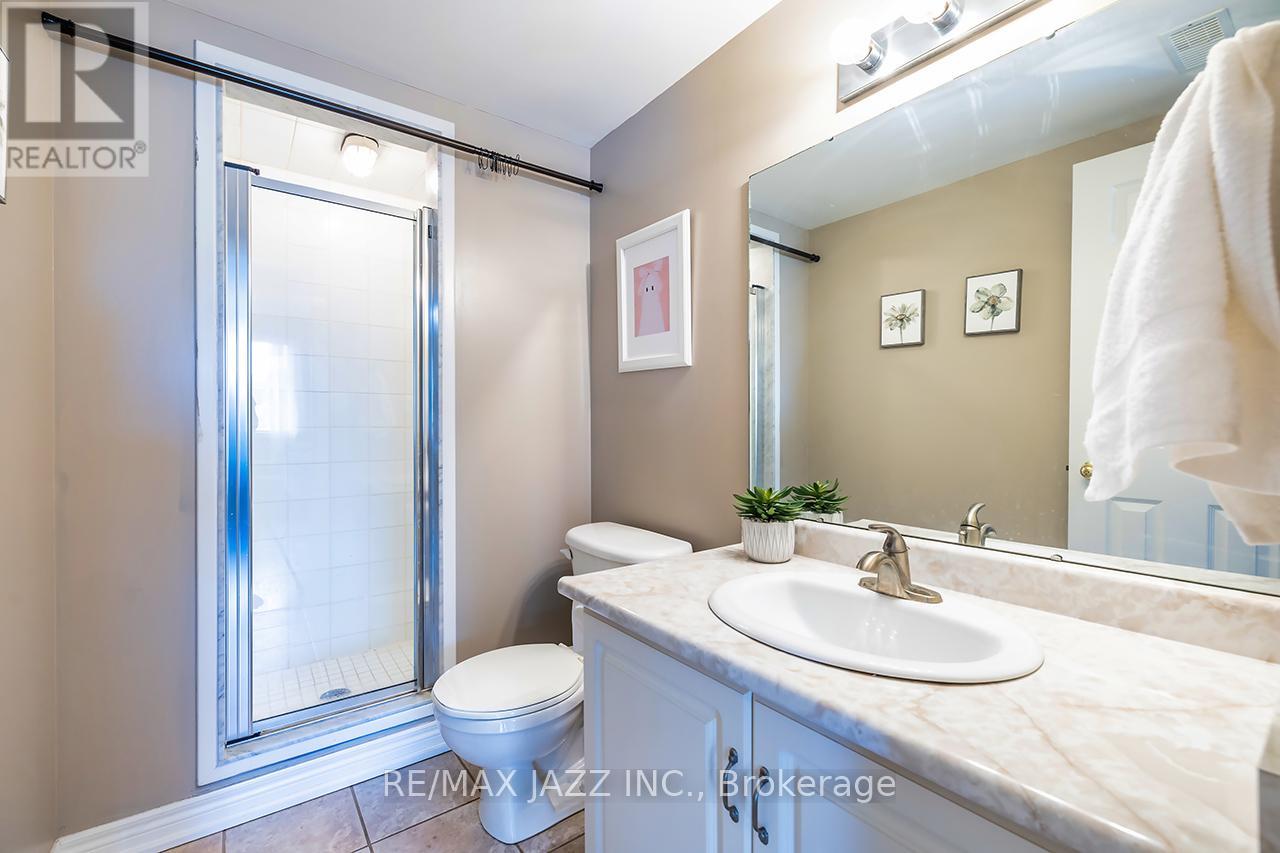 Photo 23 of 15 Daiseyfield Avenue, Clarington ON