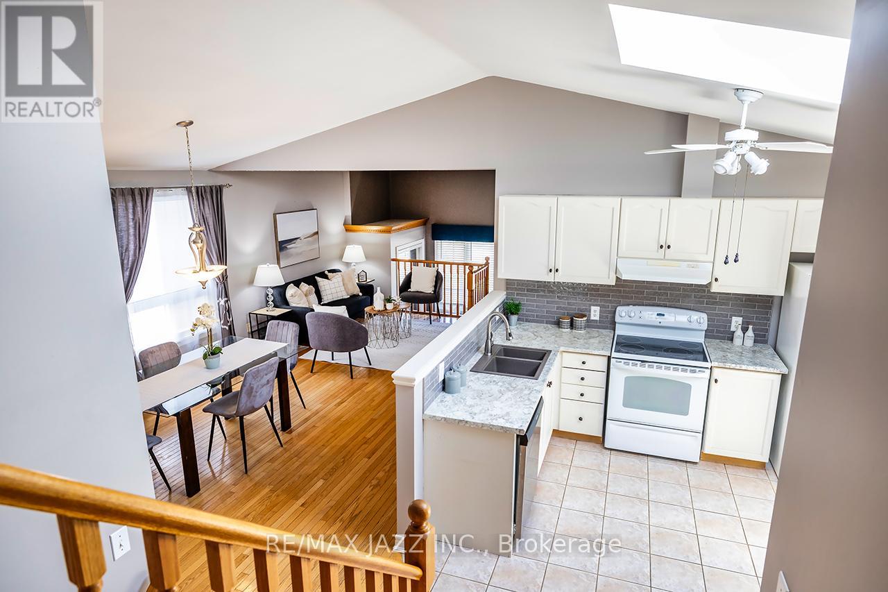 Photo 2 of 15 Daiseyfield Avenue, Clarington ON
