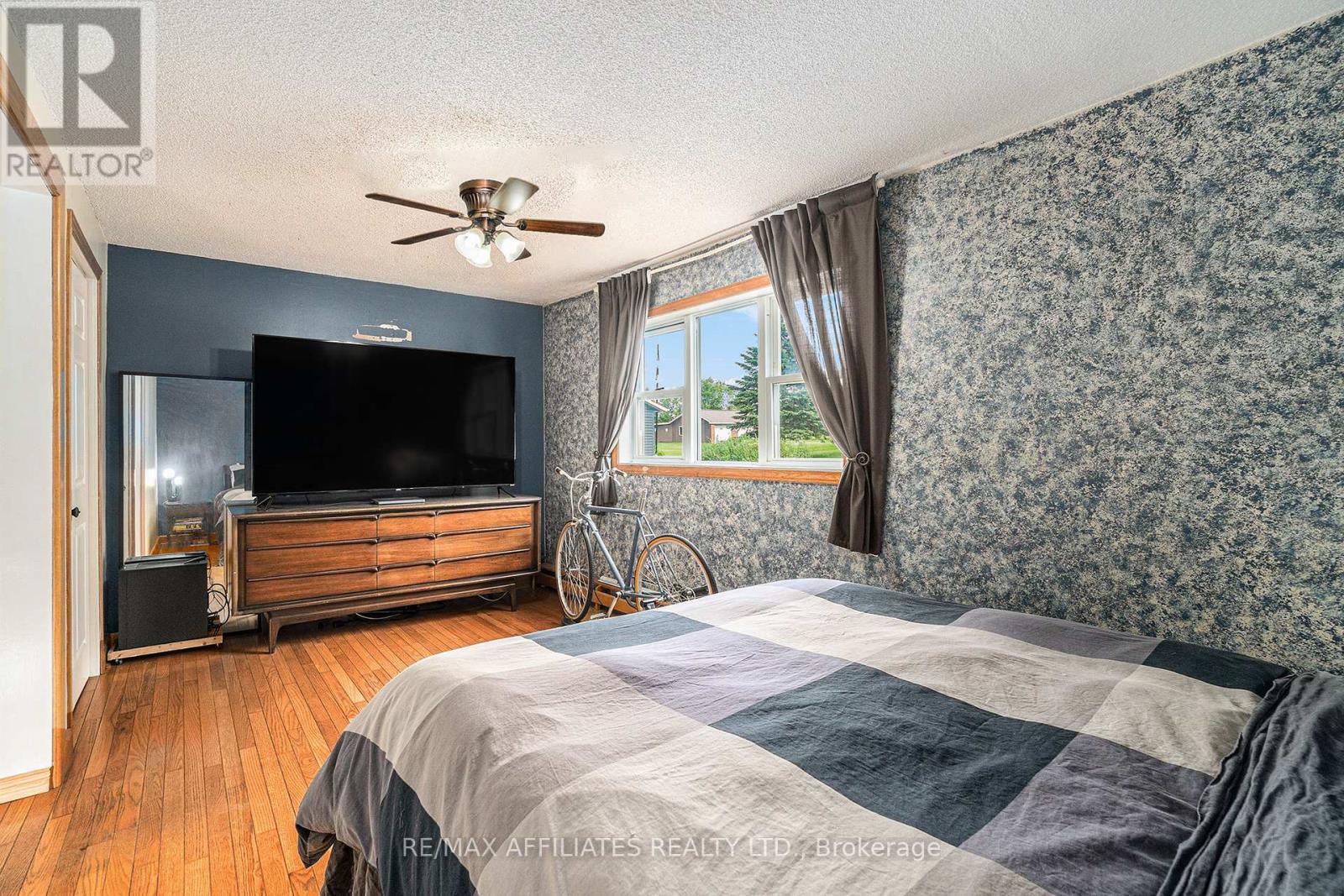 Photo 5 of 3971 Champlain Street, Clarencerockland ON