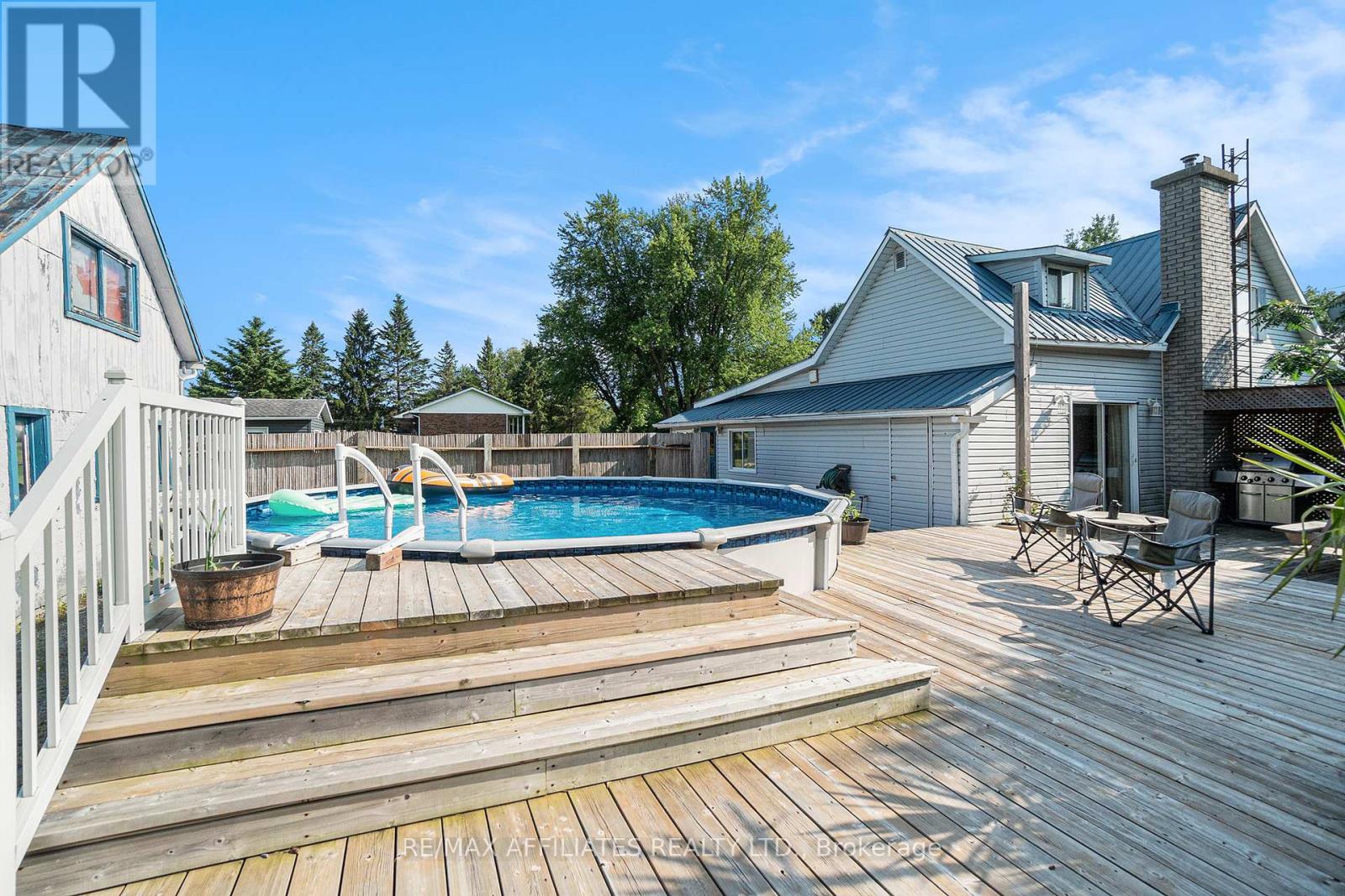 Photo 2 of 3971 Champlain Street, Clarencerockland ON