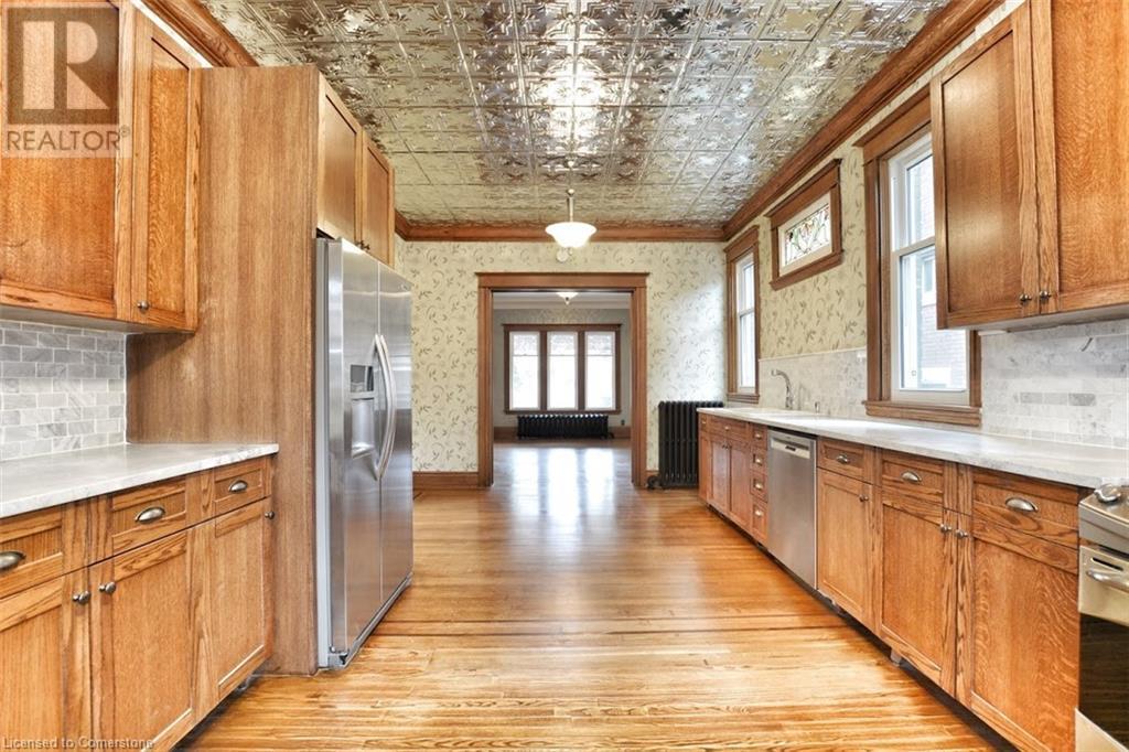 Photo 11 of 137 Sherman Avenue S Unit 1, Hamilton ON