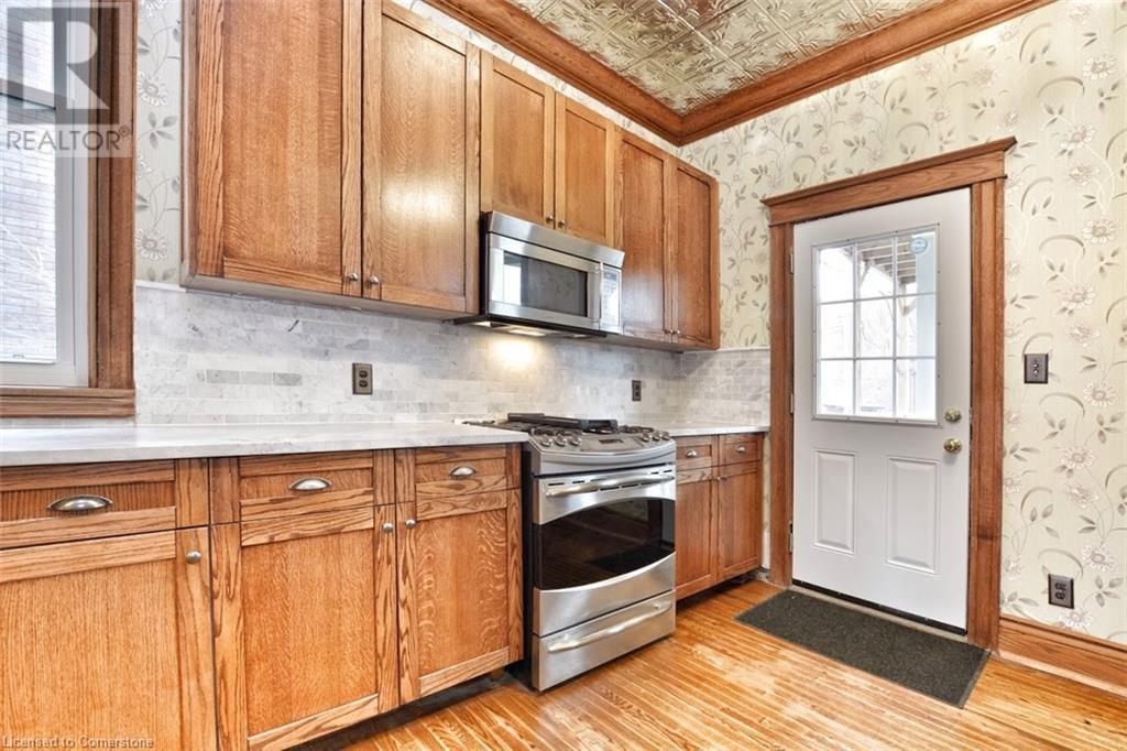 Photo 12 of 137 Sherman Avenue S Unit 1, Hamilton ON
