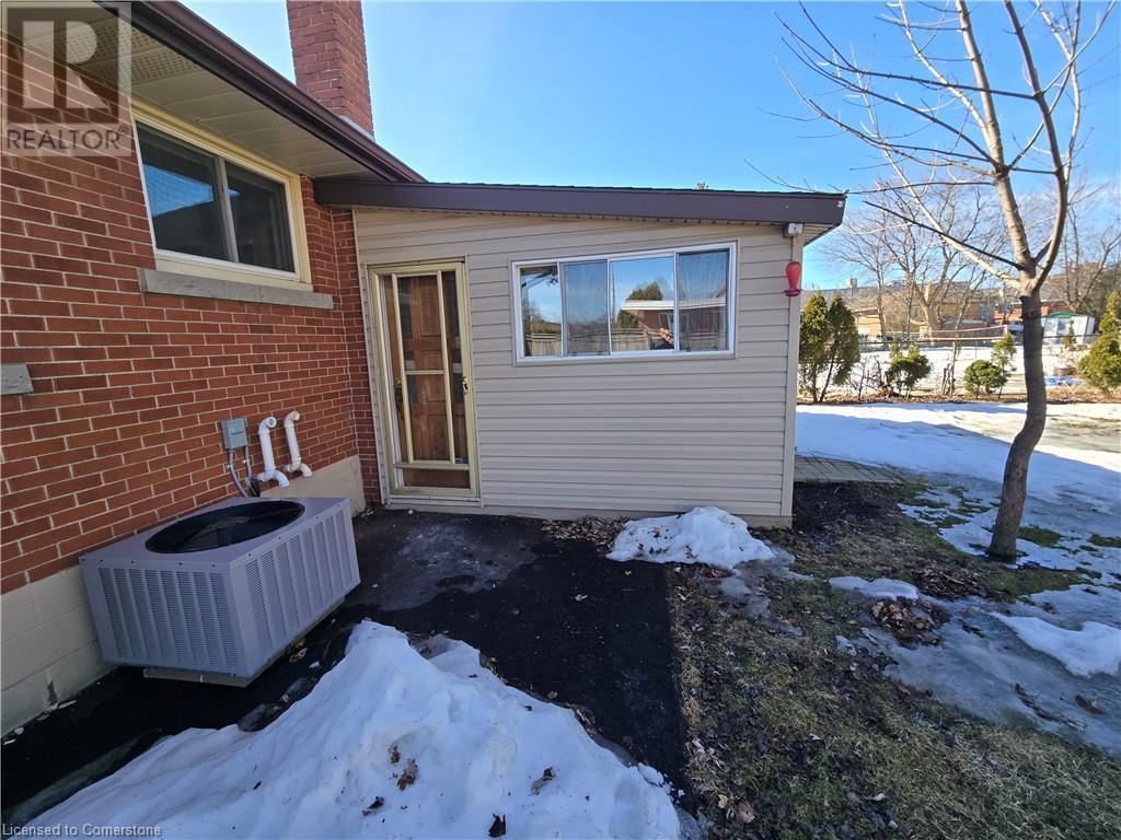 Photo 4 of 492 East 16th Street Unit A, Hamilton ON
