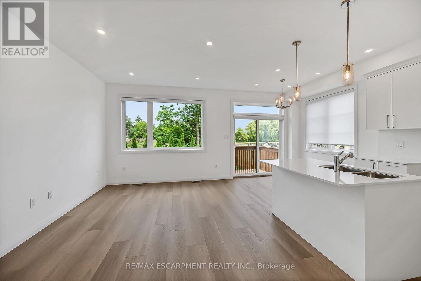Photo 12 of 385 Limeridge Road E, Hamilton ON