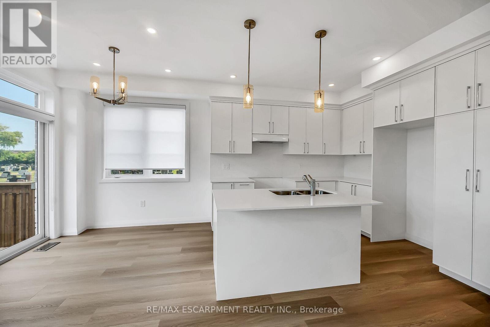 Photo 14 of 385 Limeridge Road E, Hamilton ON