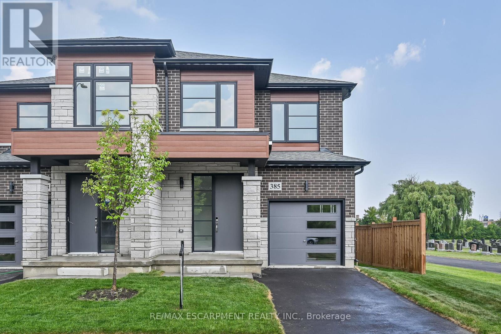 Photo 2 of 385 Limeridge Road E, Hamilton ON