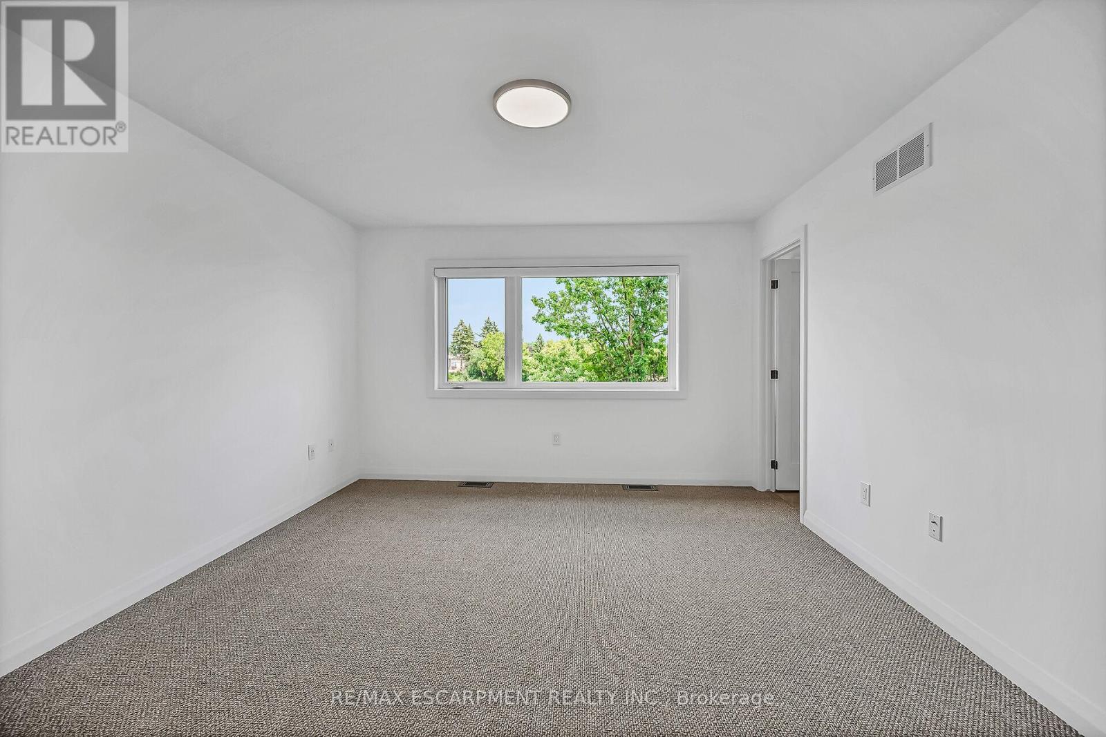 Photo 26 of 385 Limeridge Road E, Hamilton ON