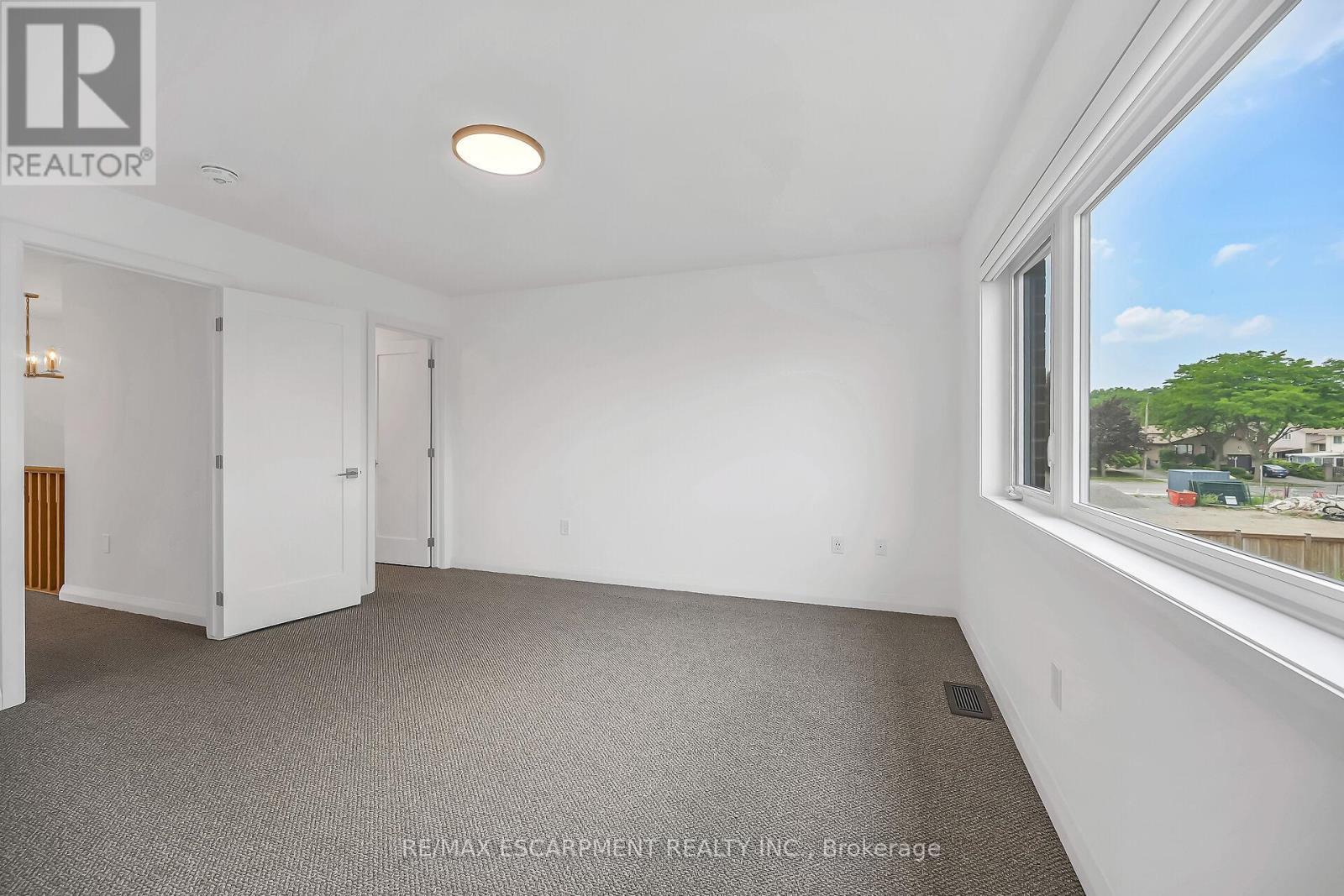Photo 27 of 385 Limeridge Road E, Hamilton ON
