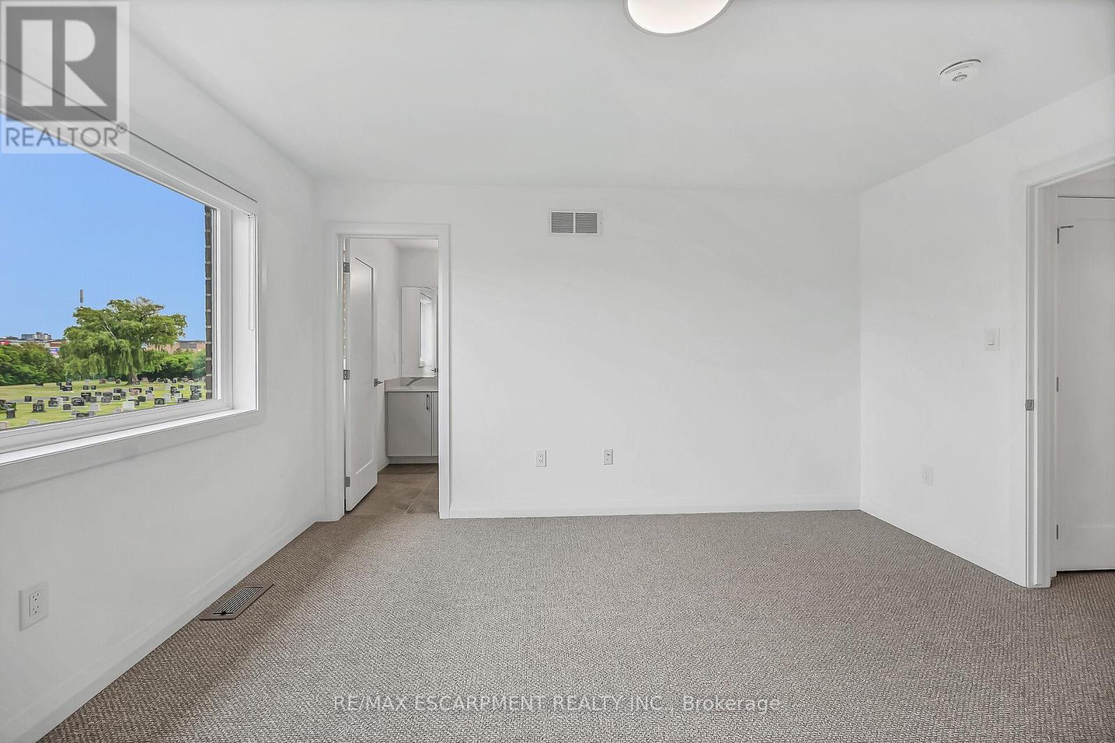 Photo 29 of 385 Limeridge Road E, Hamilton ON