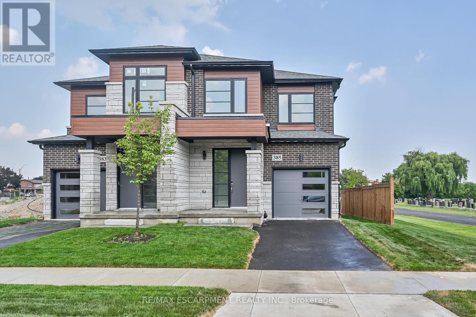 Photo 3 of 385 Limeridge Road E, Hamilton ON