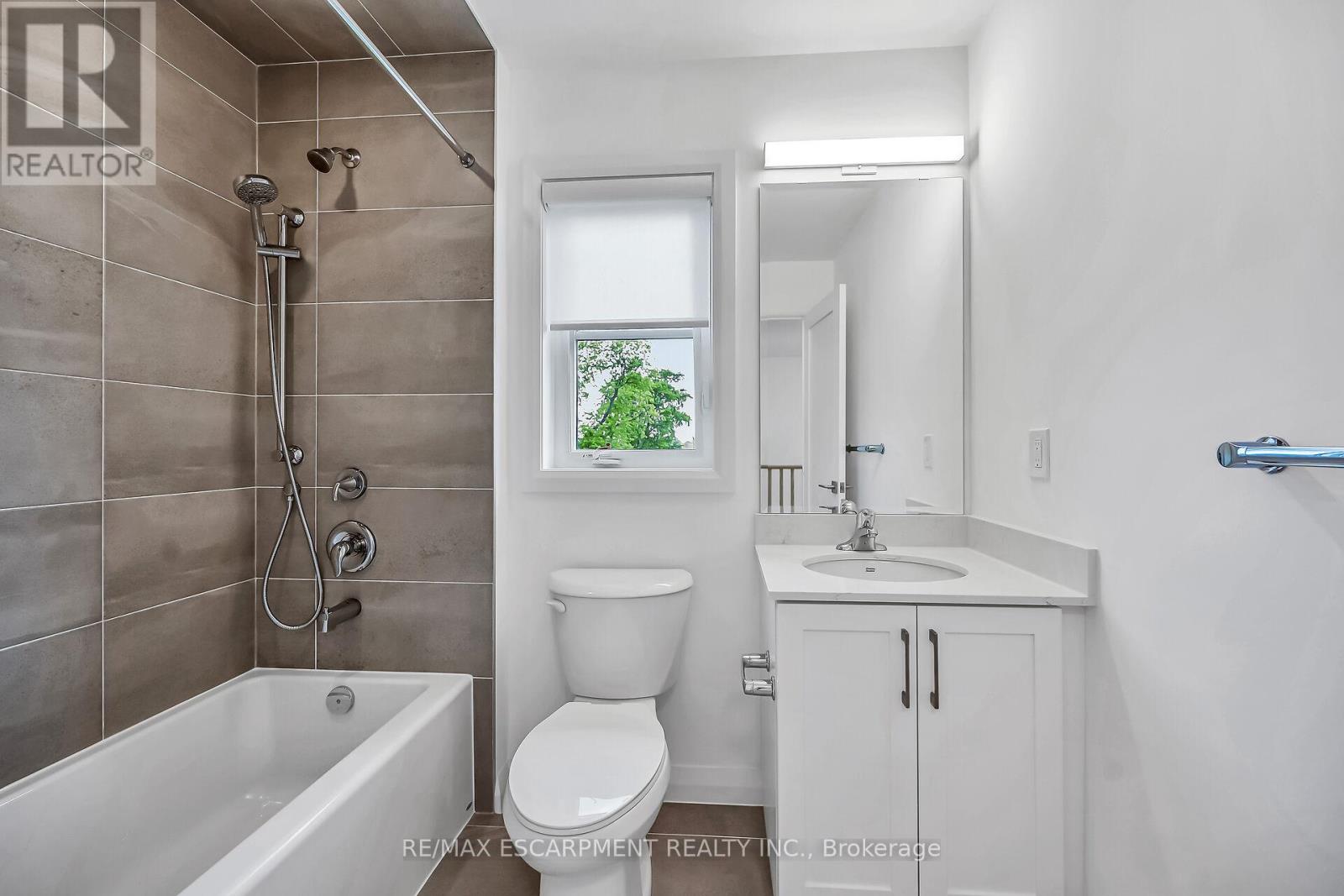 Photo 35 of 385 Limeridge Road E, Hamilton ON