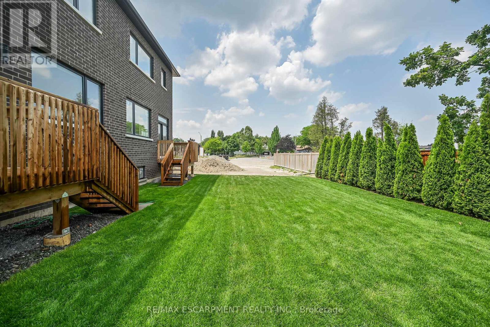 Photo 40 of 385 Limeridge Road E, Hamilton ON