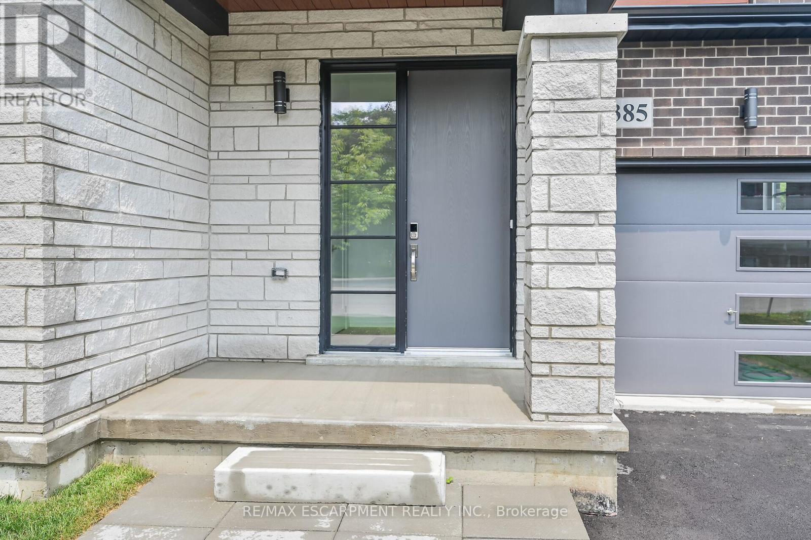 Photo 6 of 385 Limeridge Road E, Hamilton ON