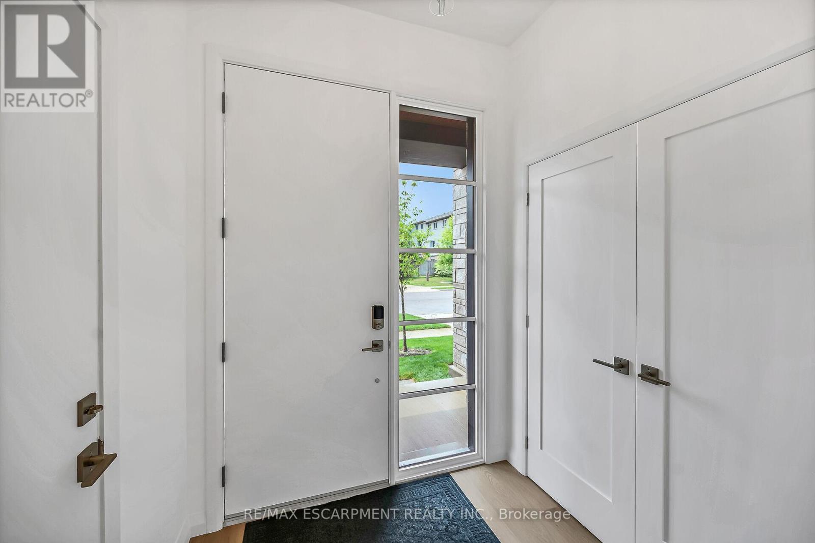 Photo 8 of 385 Limeridge Road E, Hamilton ON