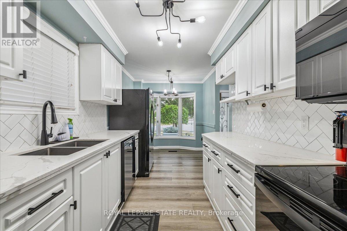 Photo 2 of 22 Merritt Crescent, Grimsby ON