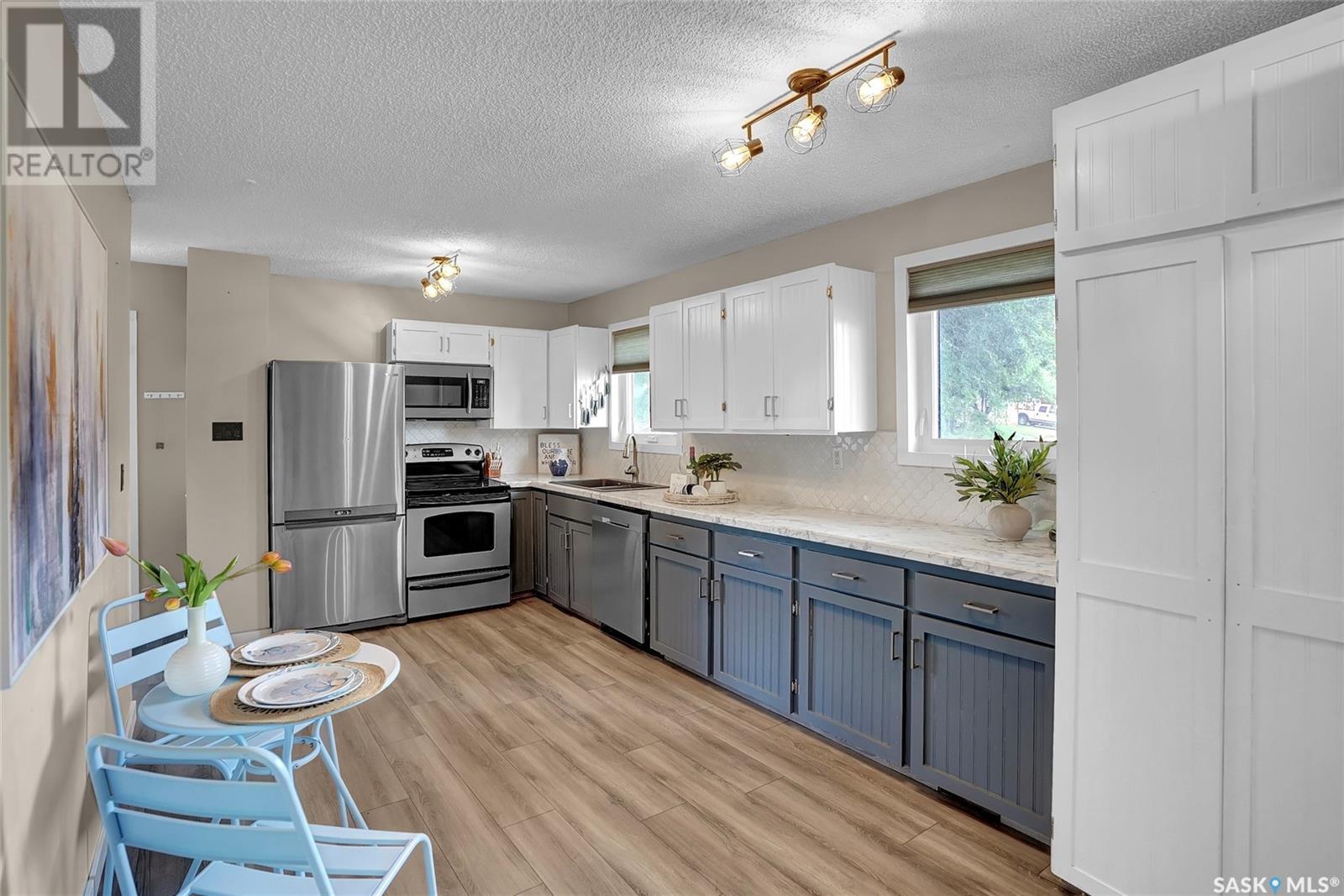 Photo 12 of 1502 Vaughan Street, Moose Jaw SK