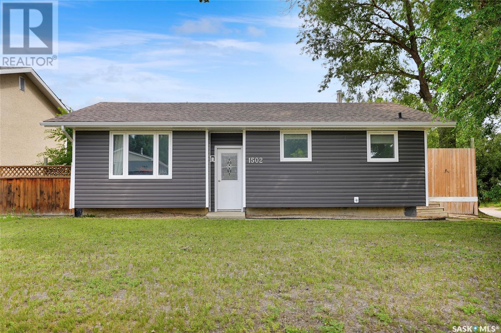 Photo 3 of 1502 Vaughan Street, Moose Jaw SK