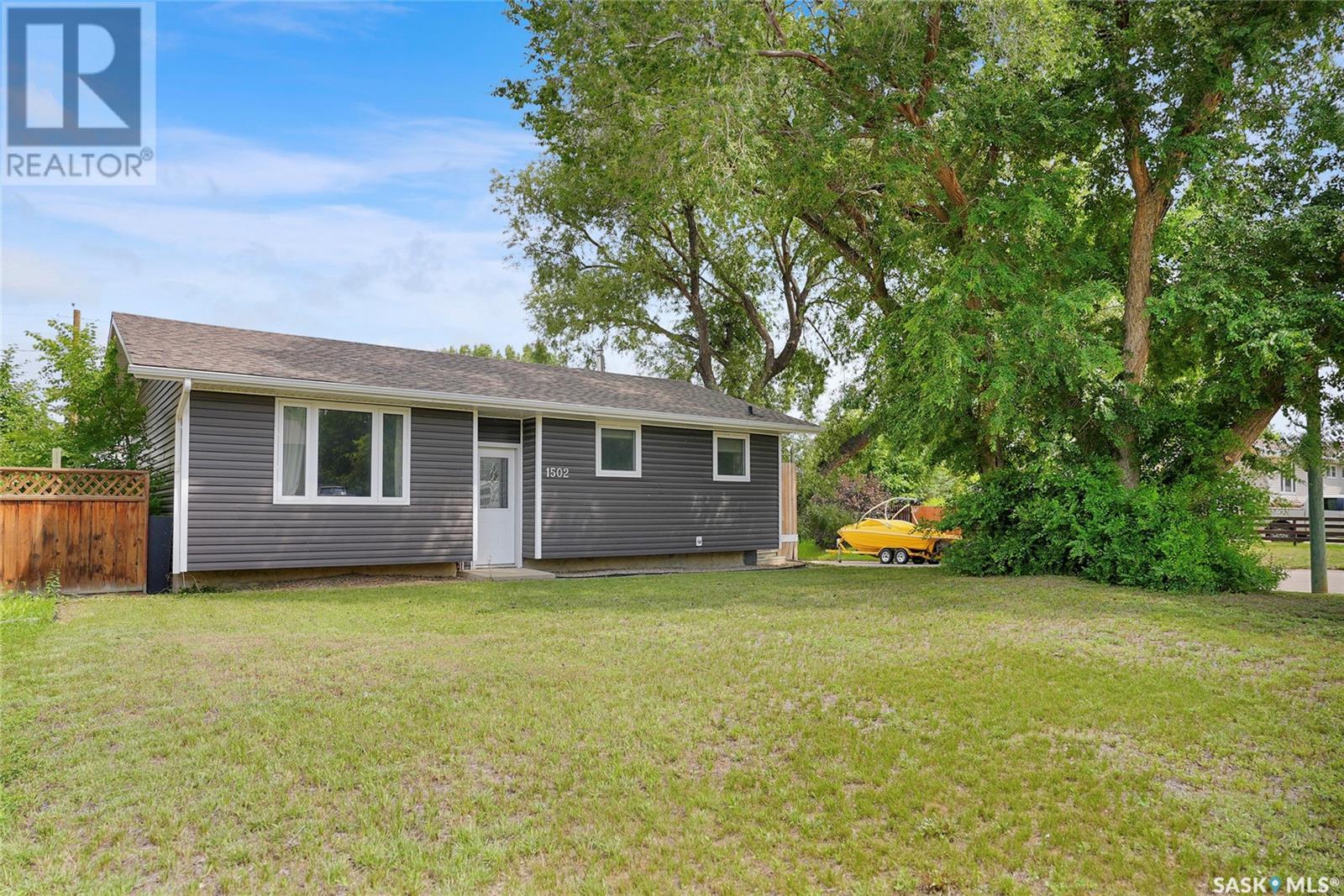 Photo 4 of 1502 Vaughan Street, Moose Jaw SK