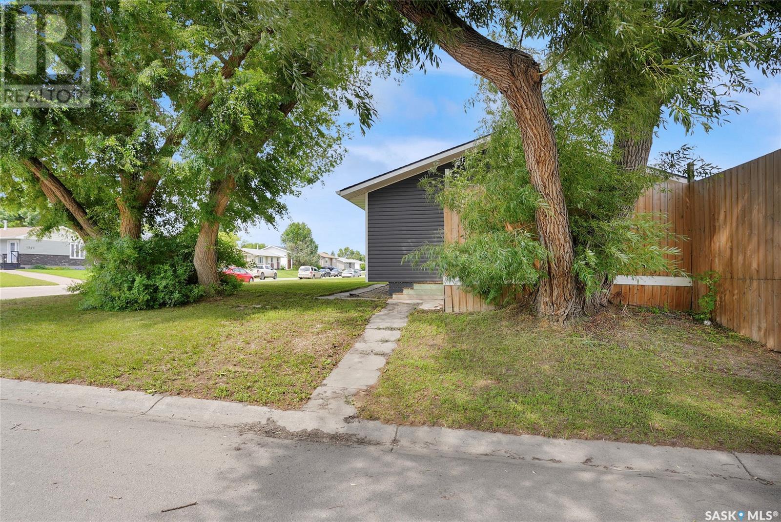 Photo 42 of 1502 Vaughan Street, Moose Jaw SK