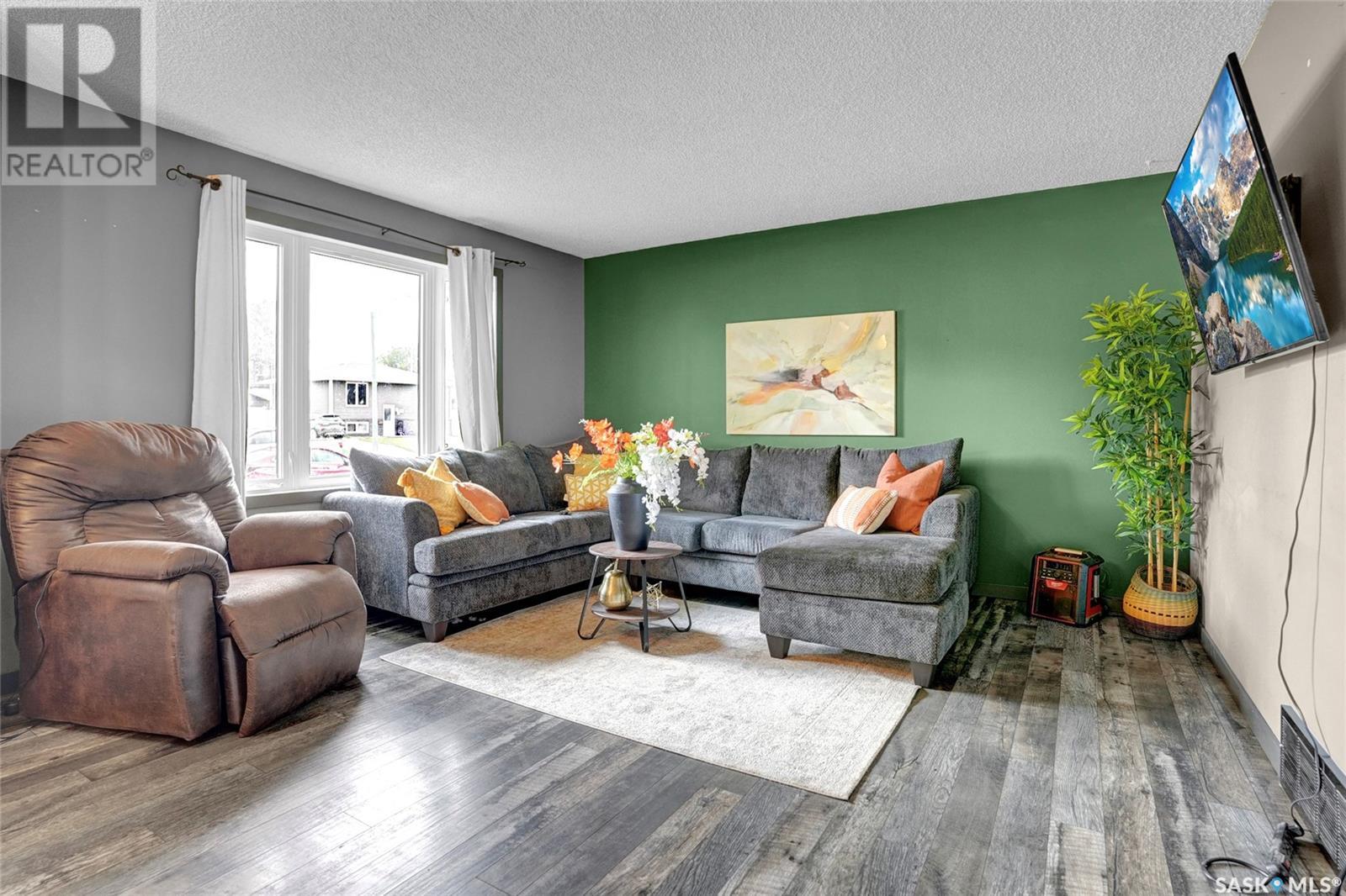Photo 6 of 1502 Vaughan Street, Moose Jaw SK