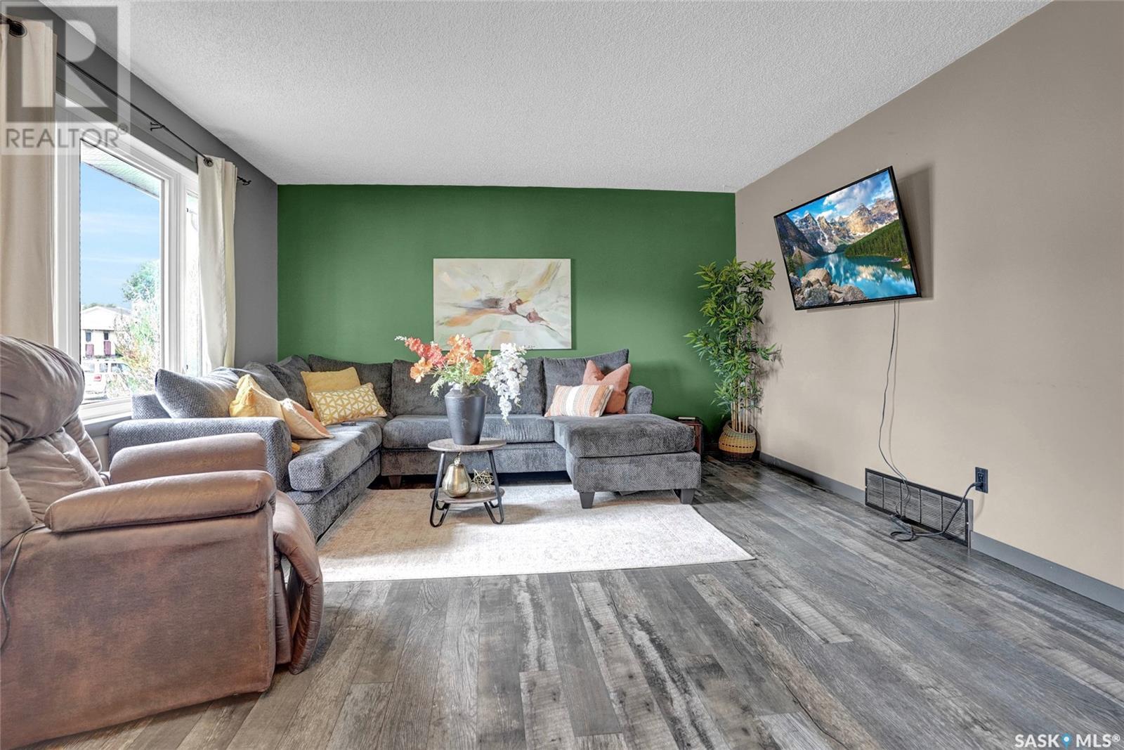 Photo 7 of 1502 Vaughan Street, Moose Jaw SK