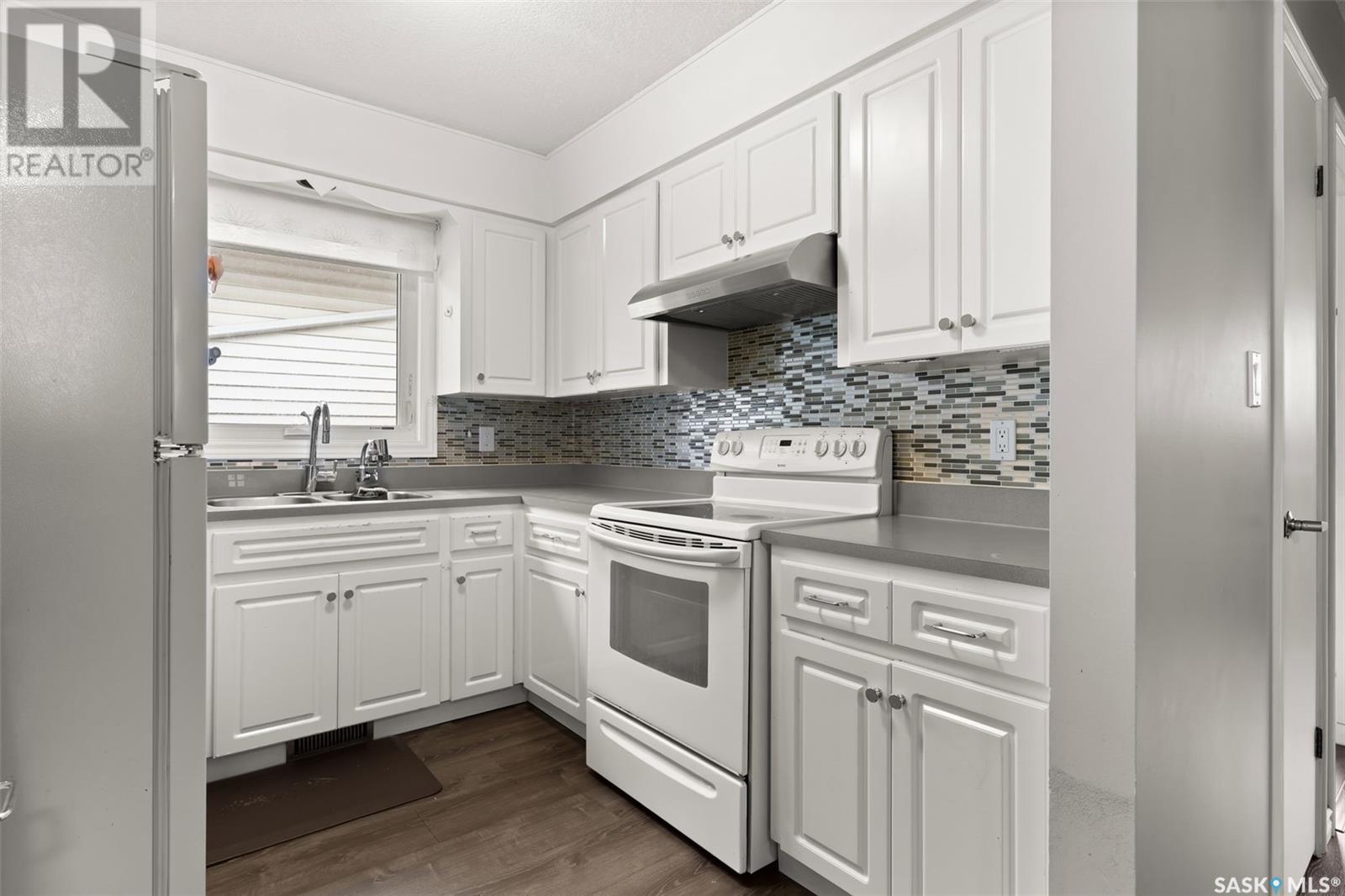 Photo 12 of 430 St John Street, Regina SK