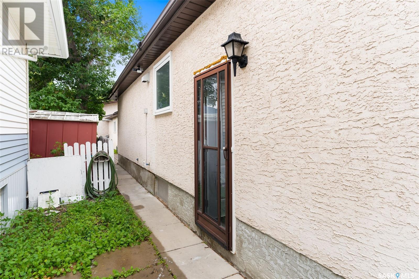 Photo 5 of 430 St John Street, Regina SK