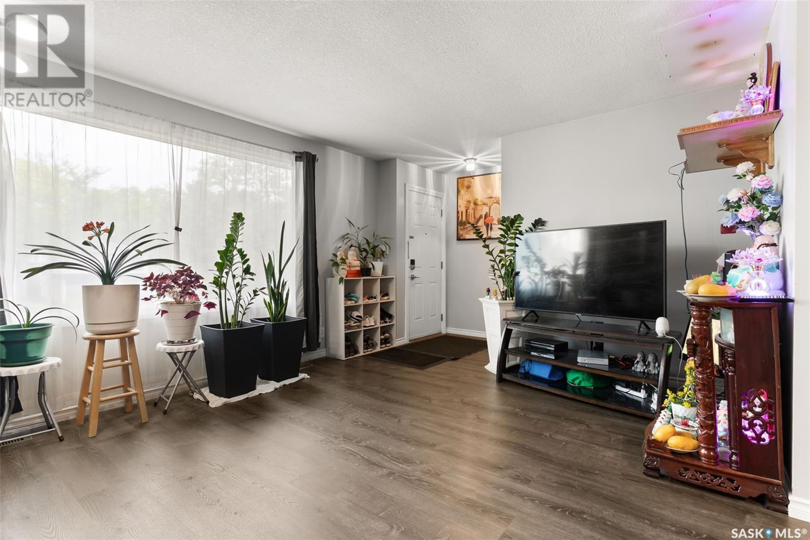 Photo 33 of 430 St John Street, Regina SK